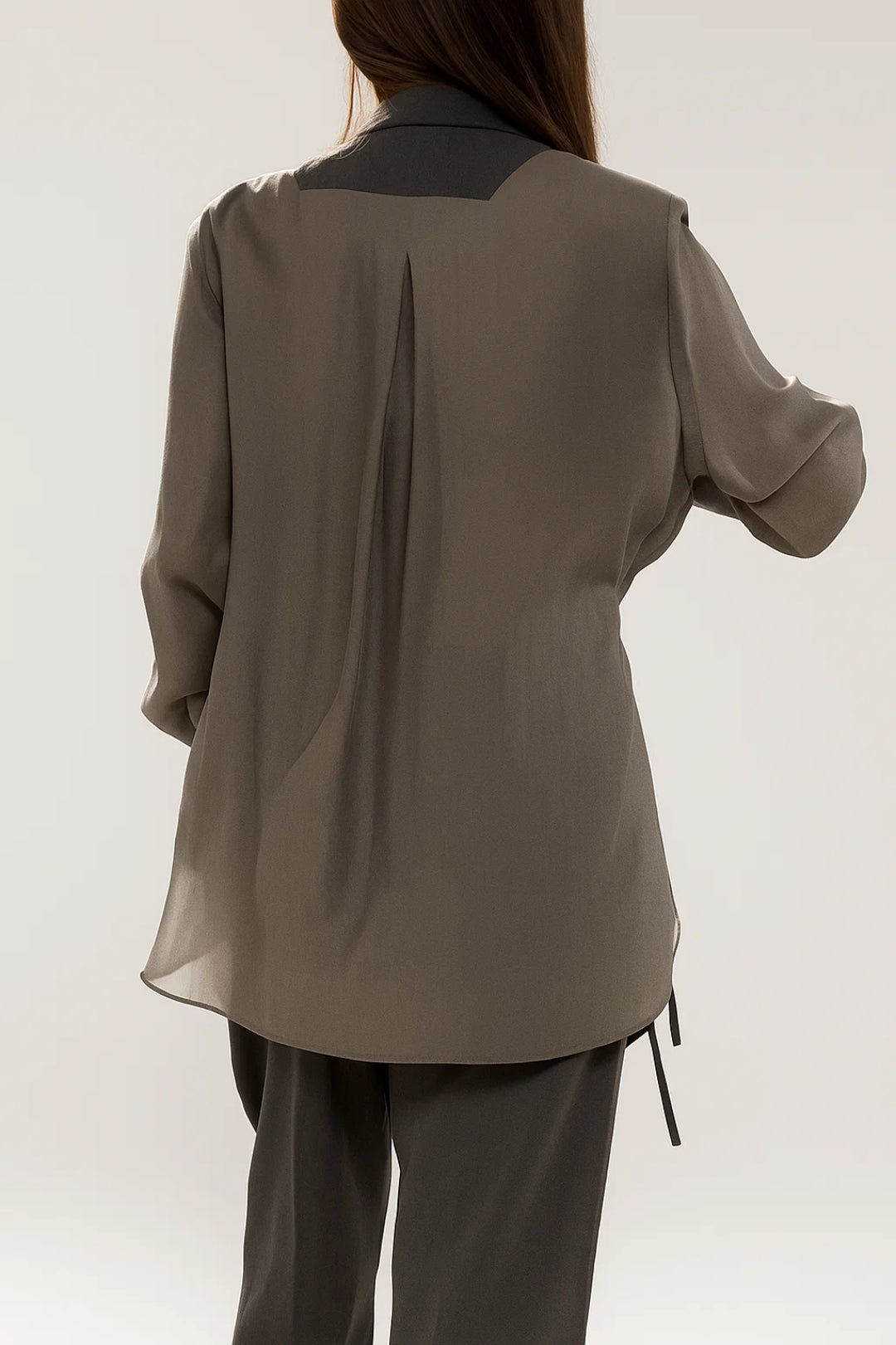 Moderne Wickelweste & Weite Hose – Mühelos elegante Kombination