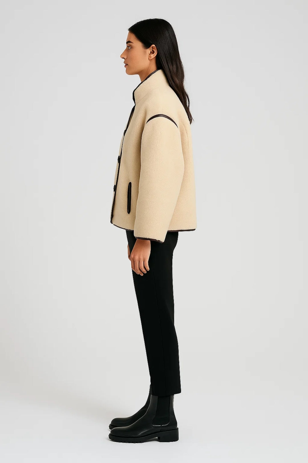 Elegante Kurzjacke mit Stehkragen – Stilvolle Kontrastdetails für jeden Anlass