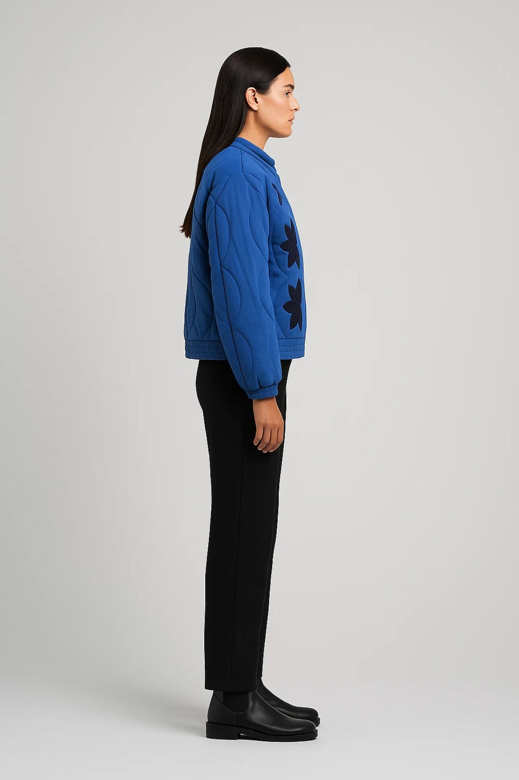 Verspielte Steppjacke mit Blumenmuster – Gemütlicher Rundhalsausschnitt