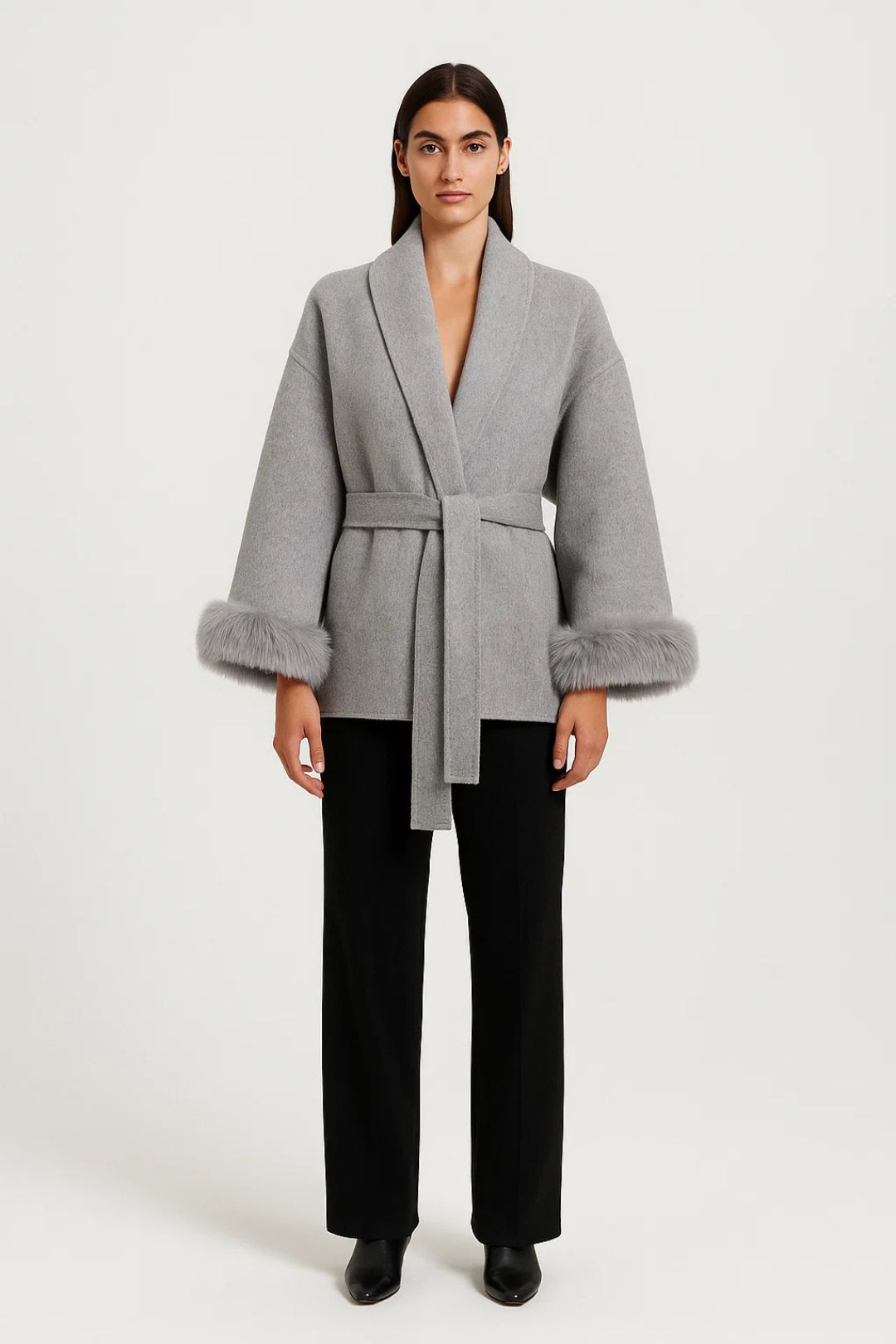 Elegante Wickeljacke mit Bindegürtel – Gemütlicher Kunstfellbesatz