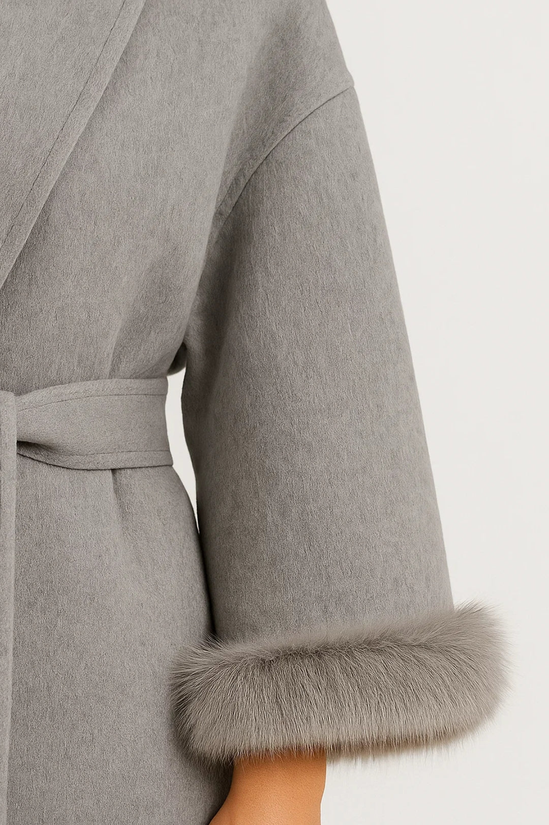 Elegante Wickeljacke mit Bindegürtel – Gemütlicher Kunstfellbesatz