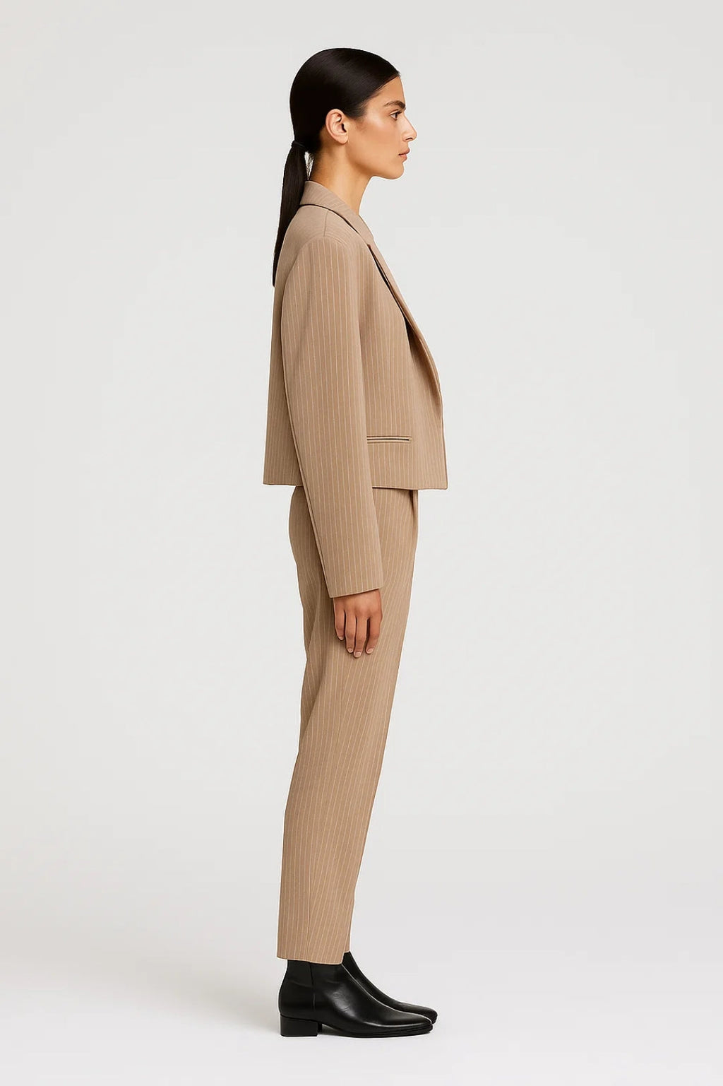 Eleganter Kurzblazer | Feine Nadelstreifen für modernen Business-Look