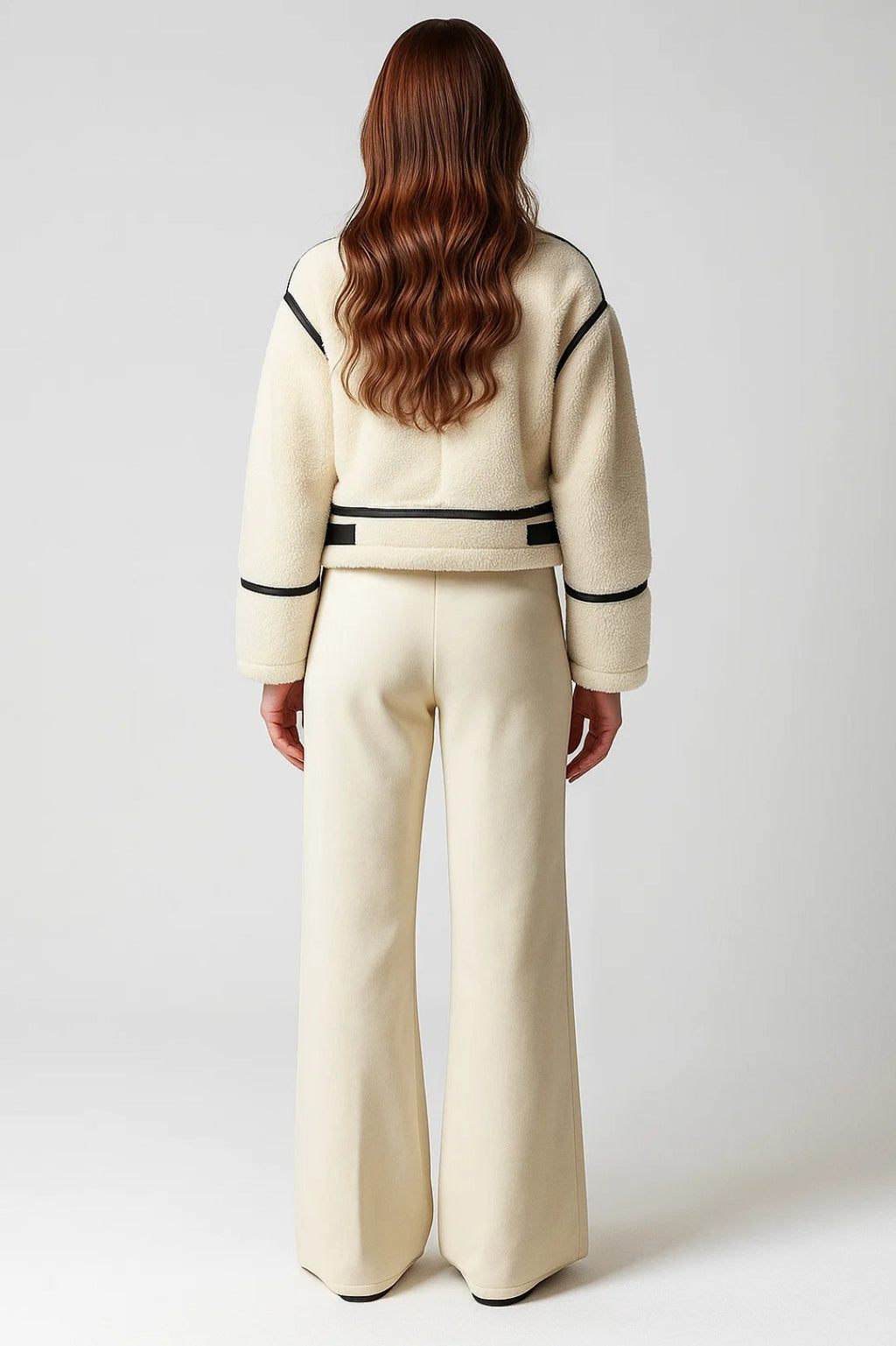 Stylische Kurzjacke – Gemütlich in Creme mit Kontrastdetails