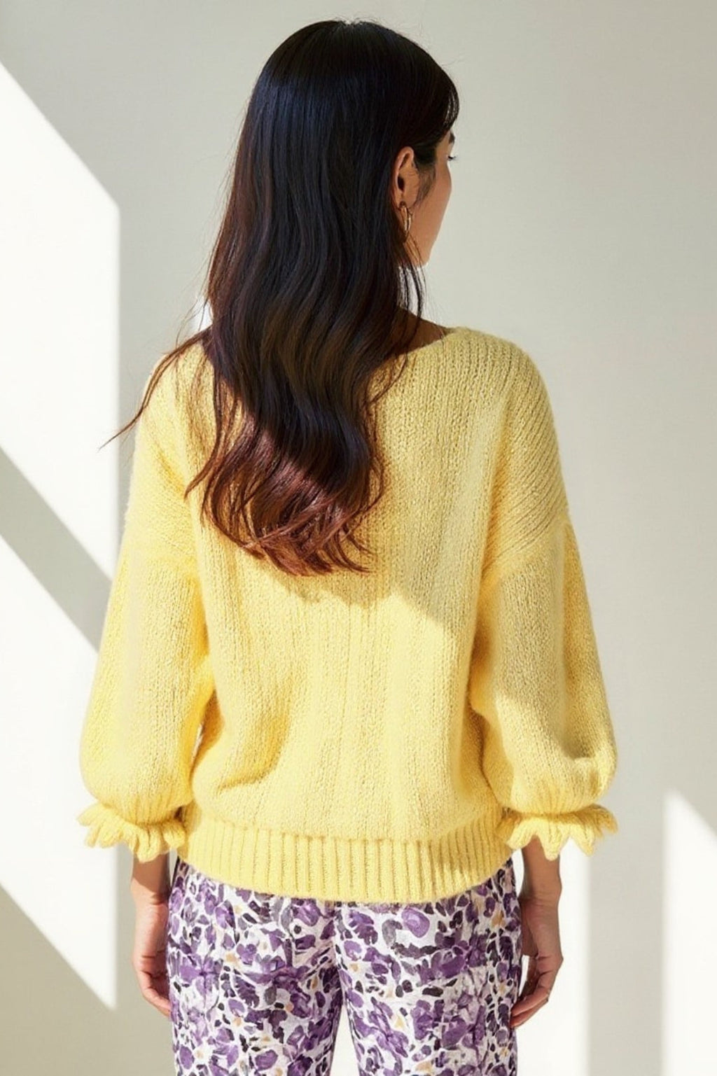 Verspielte Strickjacke mit Schleifen – Weich & Gemütlich für den Übergang